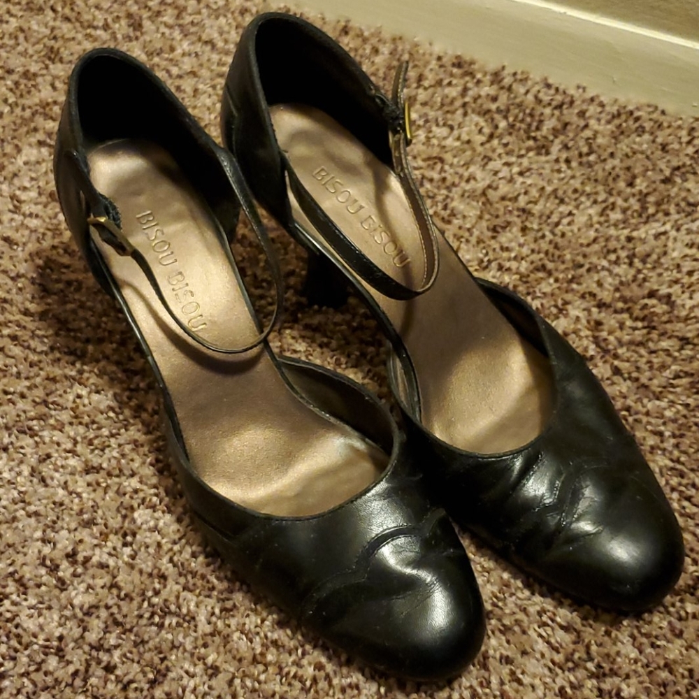 Vintage looking Black ankle strap heels